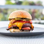Hamburguesa de vacuno - Carta La Terraza del Santo Domingo-Hambuerguesa de vacuno 8 Hamburguesa de vacuno - Carta La Terraza del Santo Domingo-Hambuerguesa de vacuno 8