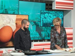Isaac Fernández con Inés Ballester en "Esta Pasando" Telemadrid Isaac Fernández con Inés Ballester en "Esta Pasando" Telemadrid